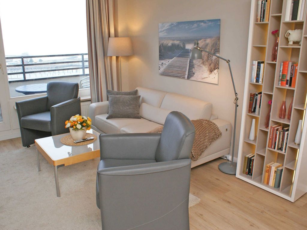 Wohnzimmer mit Balkon zur Hafenseite