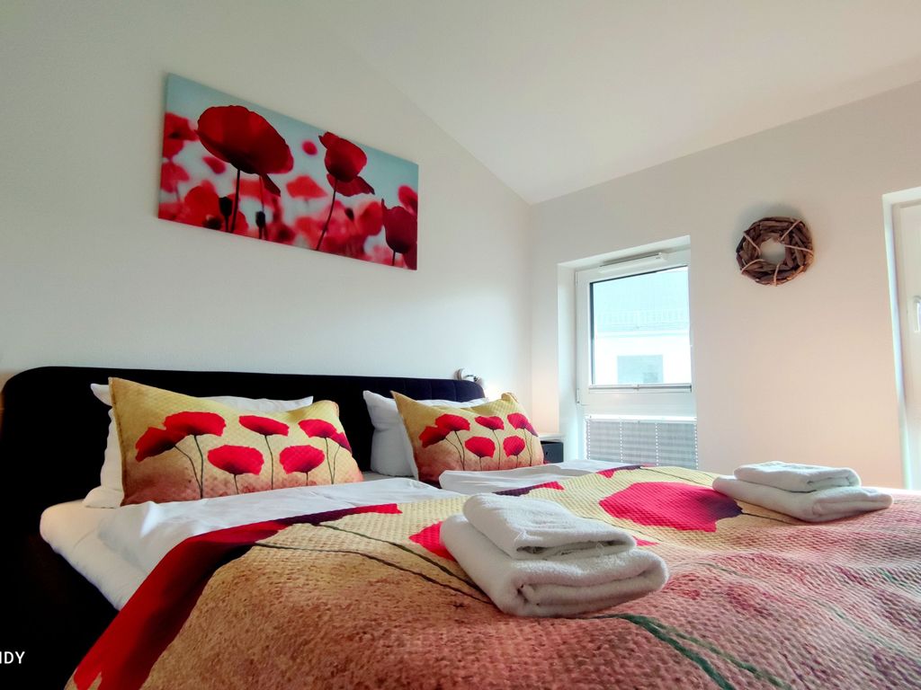 Schlafzimmer mit Doppelbett