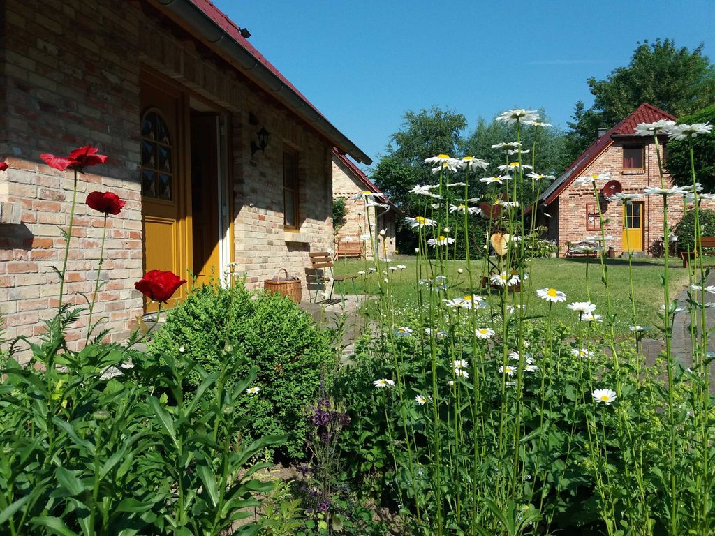 Ostseenaher Ferienhof mit Landhäusern und Spielplatz