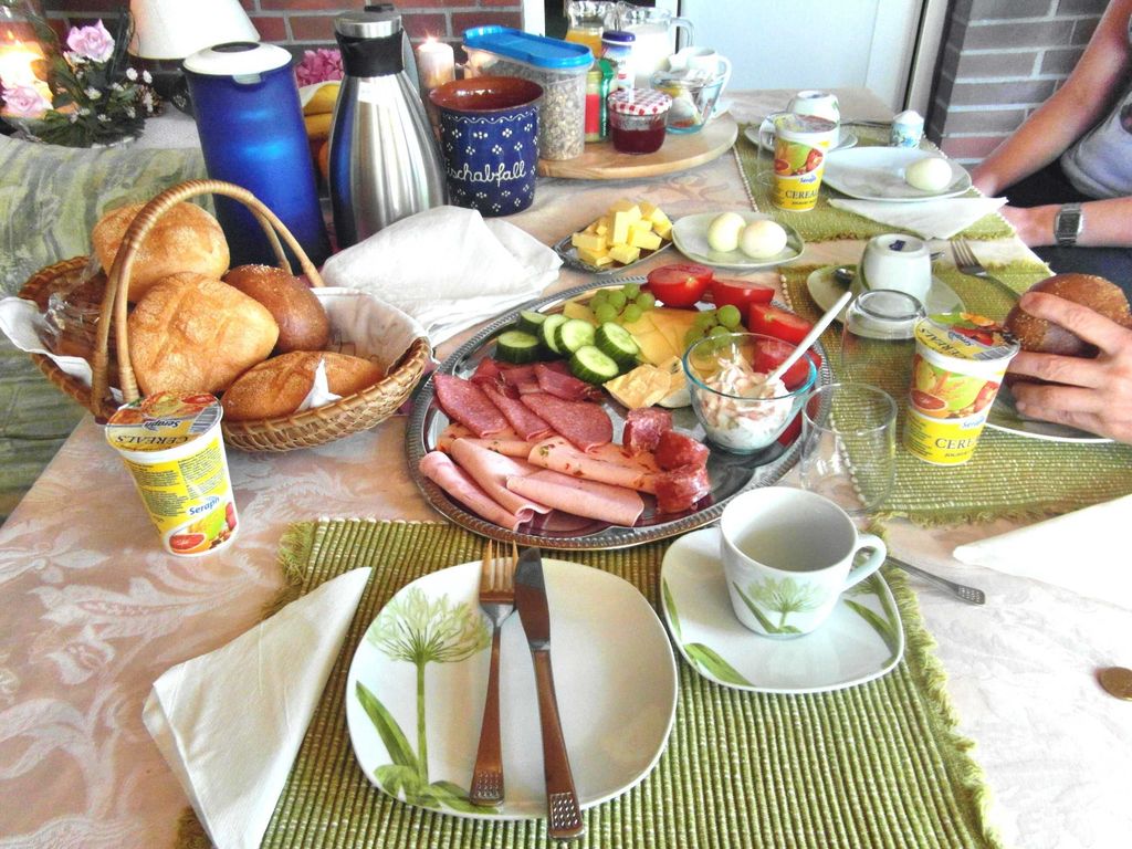 Frühstück im Wintergarten