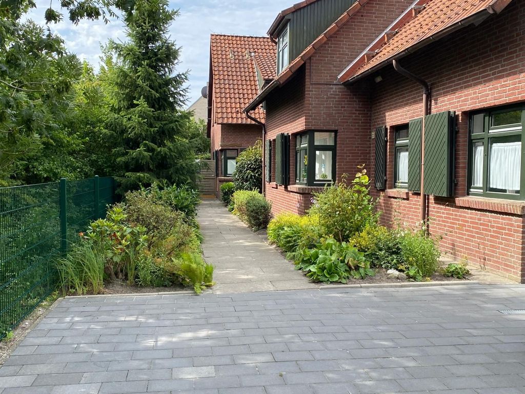 Parkplatz und Zuwegung zum Haus Marisol