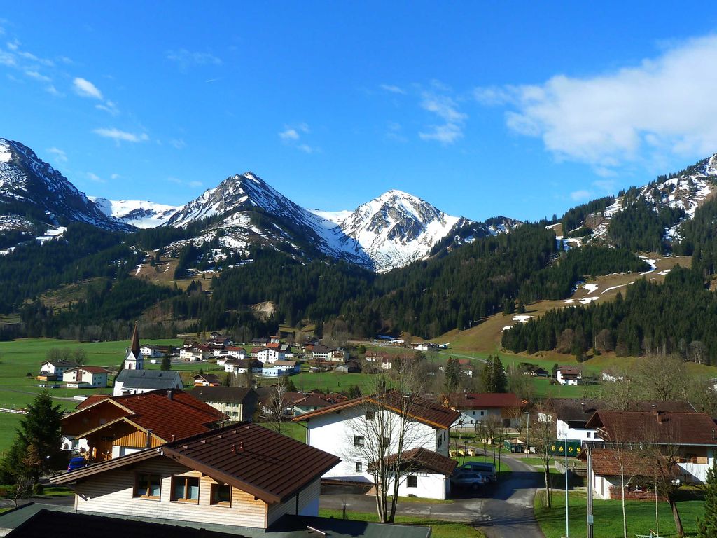 ... der Draufblick auf das Dorf...