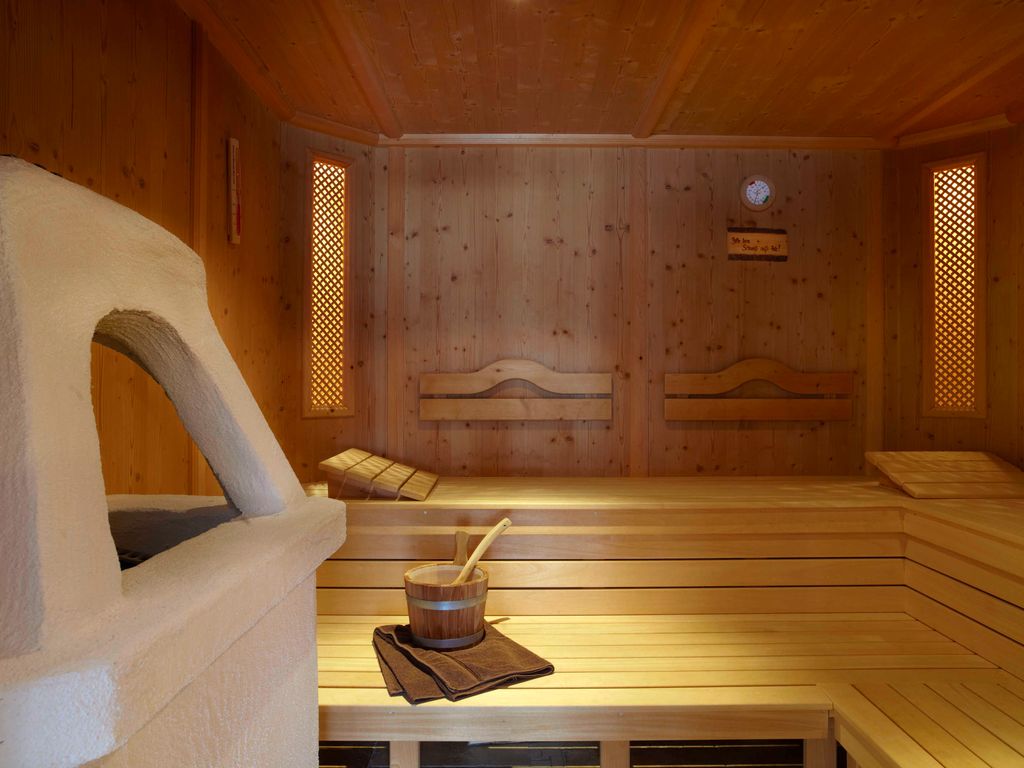 ...hauseigene Schwitzstube bzw. finnische Sauna...