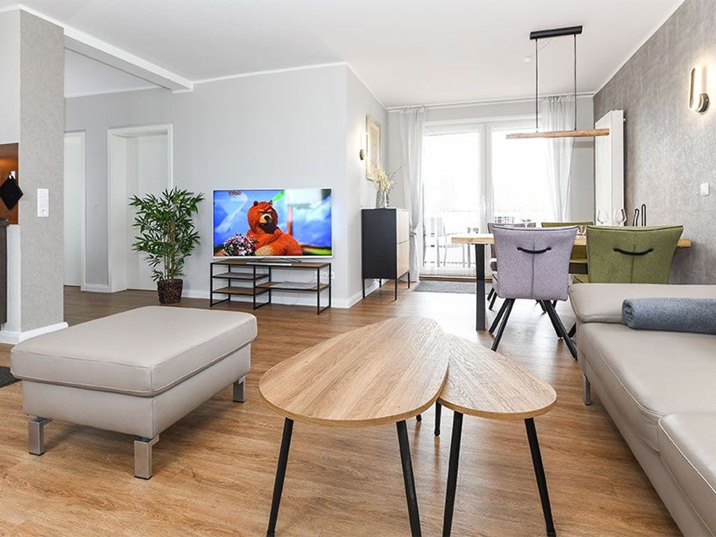Wohnzimmer mit integriertem Küchenbereich