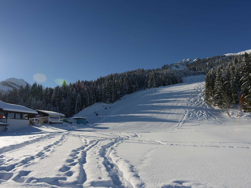 Skipiste Schattwald 500m vom Haus entfernt