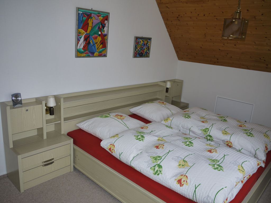 Schlafzimmer mit Doppelbett
