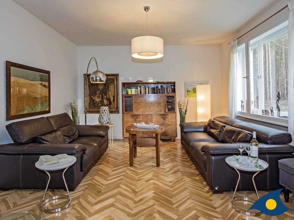 Wohnzimmer mit Kamin