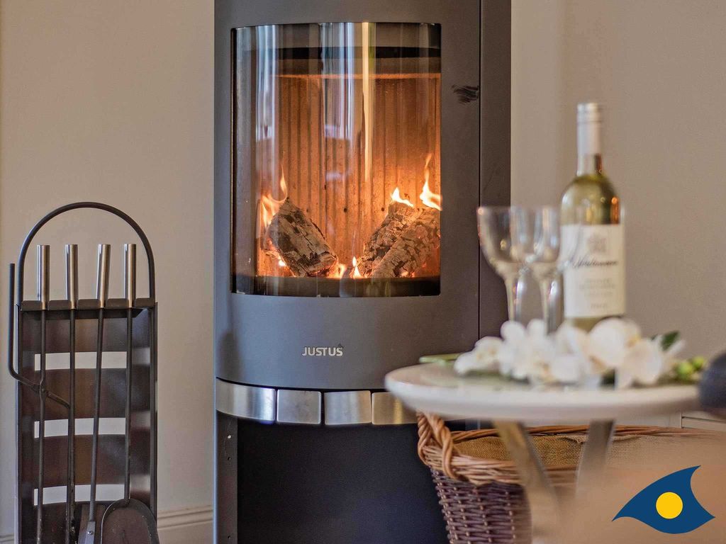 Wohnzimmer mit Kamin