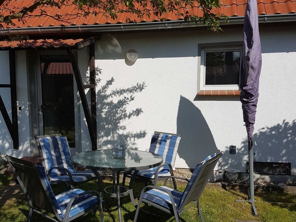 Sitzgruppe vor dem Haus