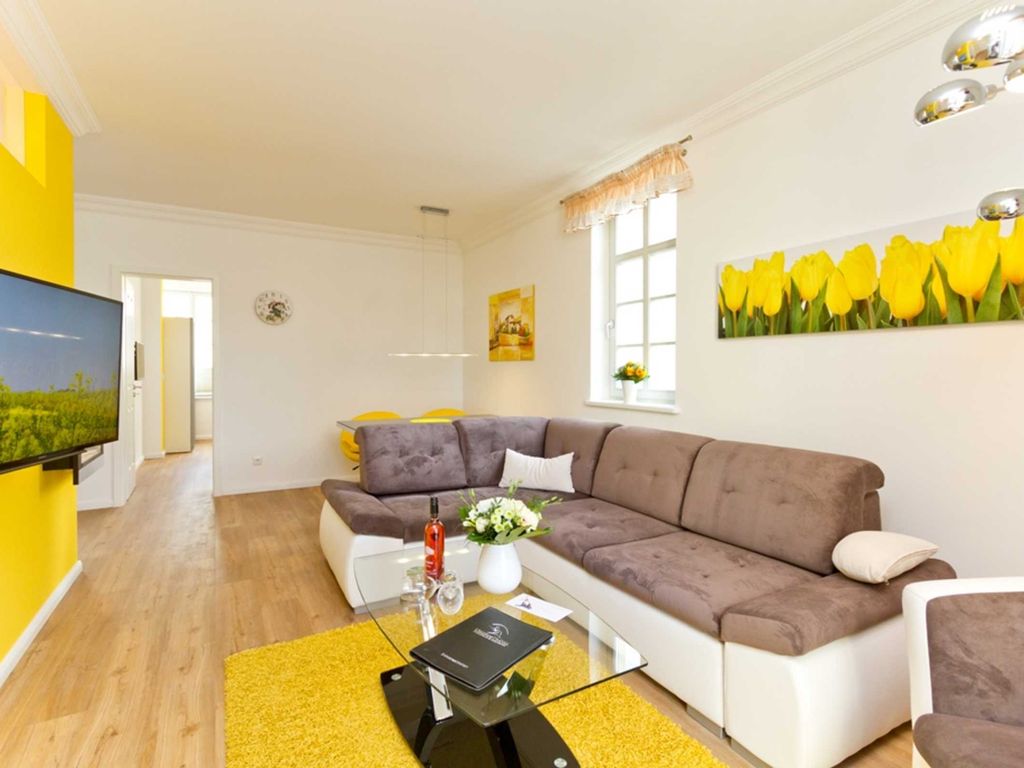 Wohnzimmer mit Essbereich