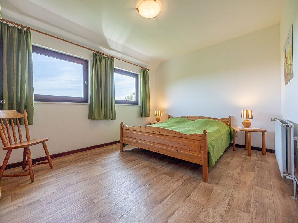 1. Schlafraum mit Doppelbett im OG