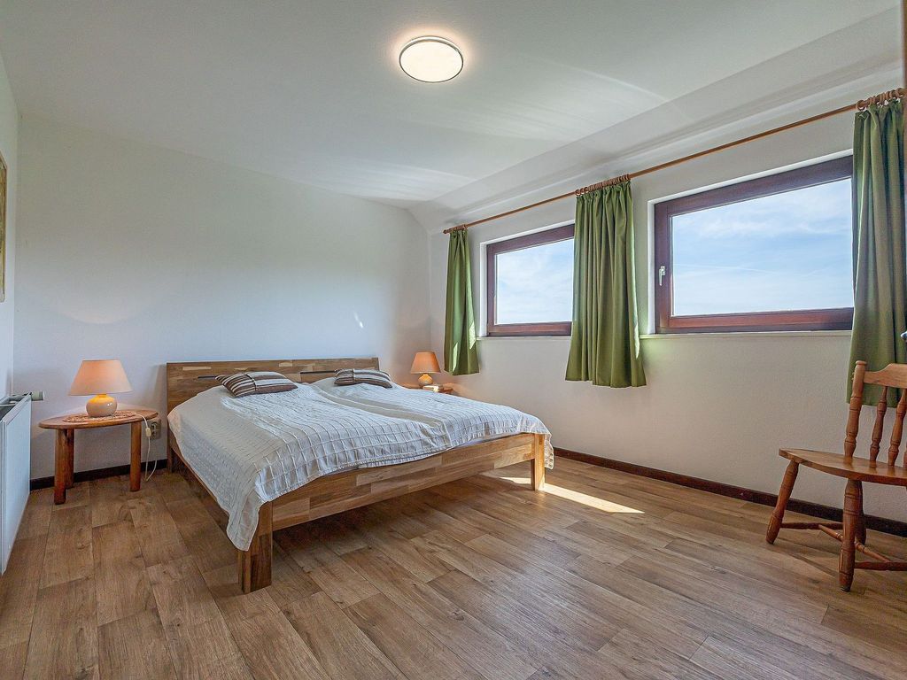 Schlafraum mit Doppelbett im OG
