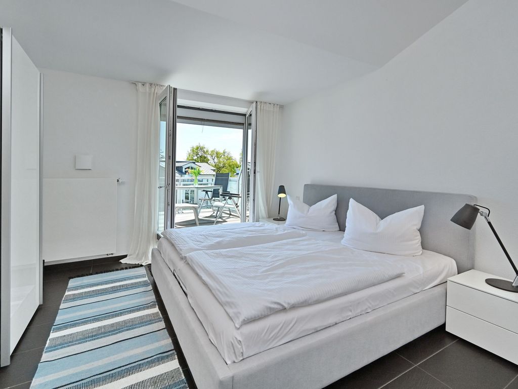 Schlafzimmer mit angrenzender Dachterrasse