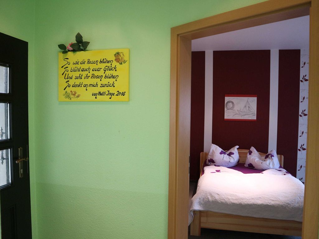 Flur mit Blick ins Schlafzimmer