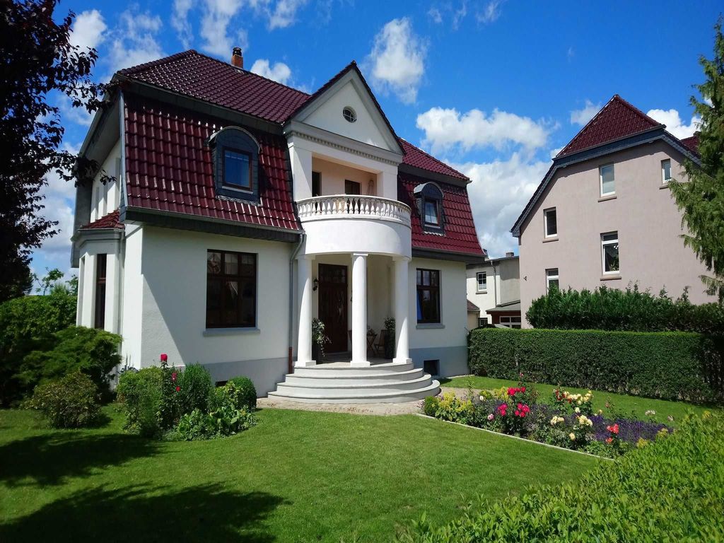 seitliche Ansicht mit Erker