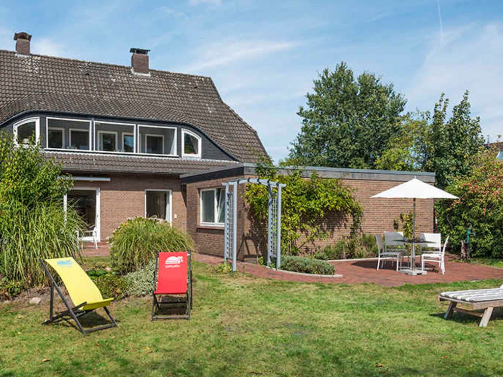 Diekhuus Arngast, Ferienhaus für 12 Personen in Dangast, Nordsee: Ansicht vom großen Garten