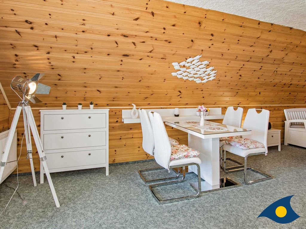 Wohnzimmer mit Esstisch