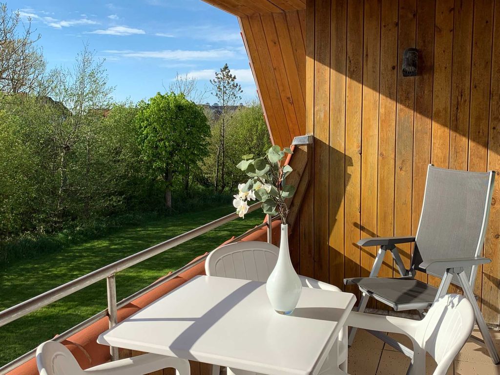 Loggia mit Gartenmöbeln