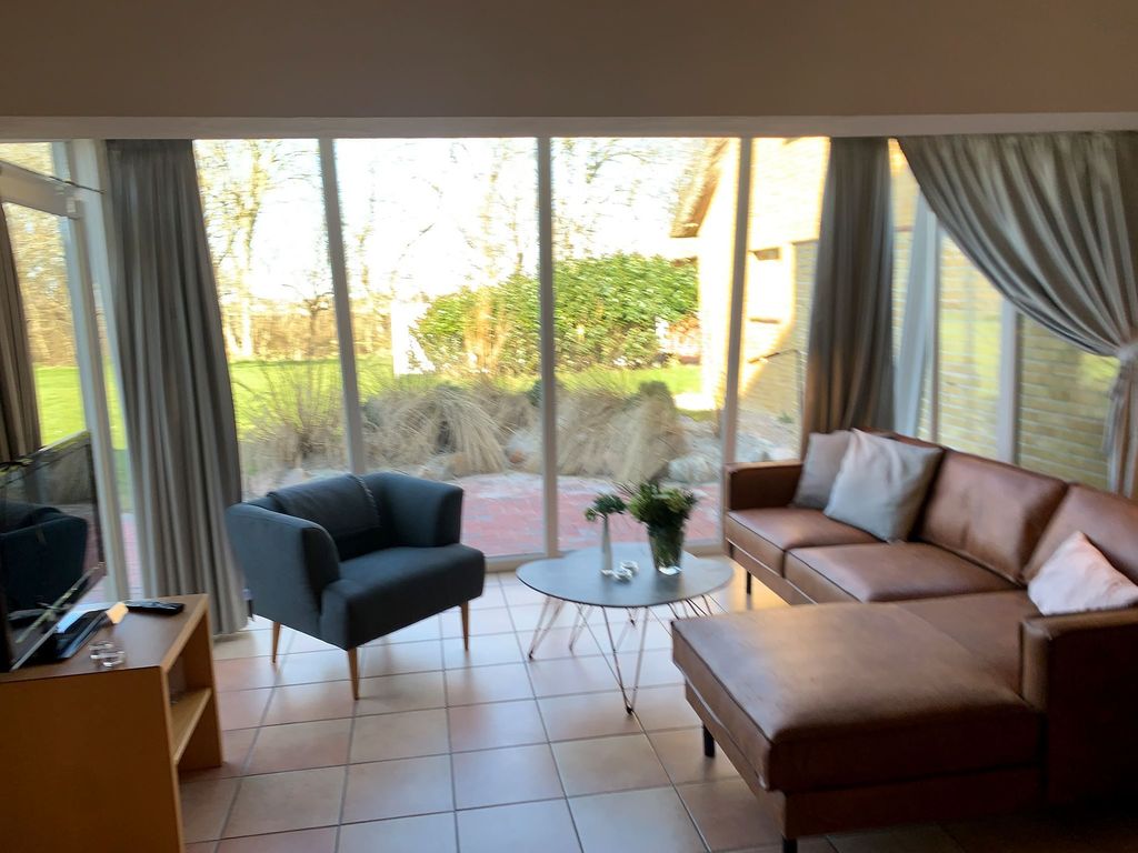 Wohnbereich mit Zugang zur Terrasse