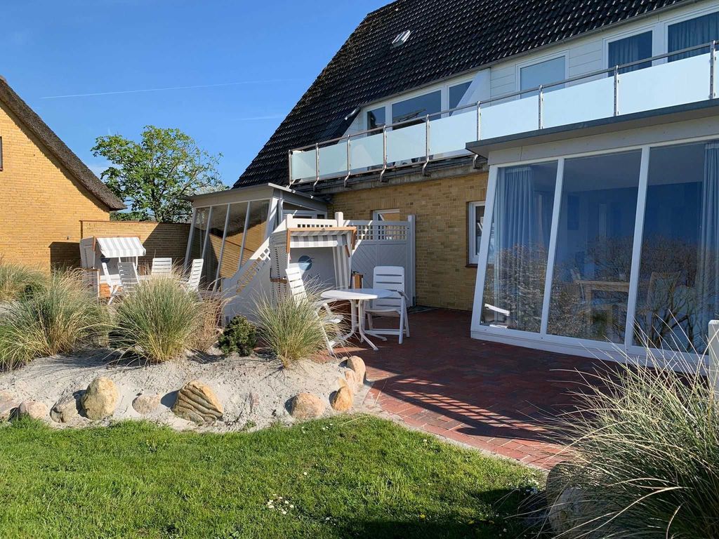 Terrasse mit Strandkorb