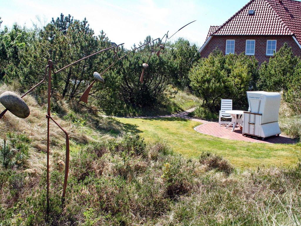 Terrassenbereich auf dem Außengelände der Anlage