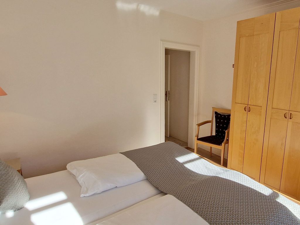 Schrank im Schlafzimmer 1