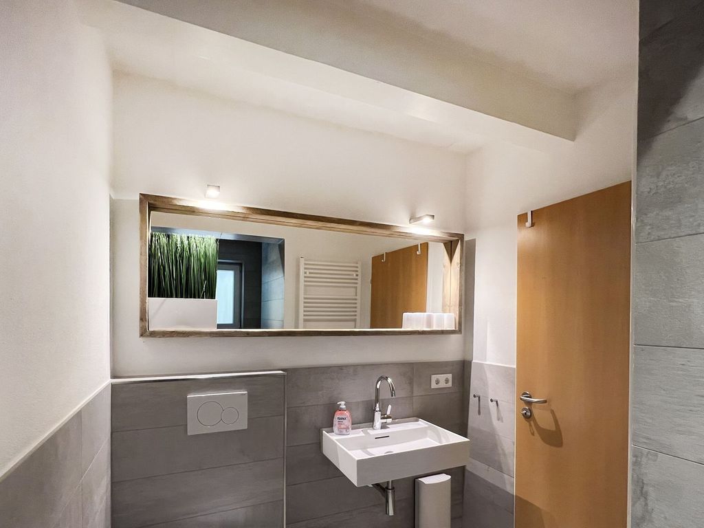 Modernes Duschbad in Betonoptik