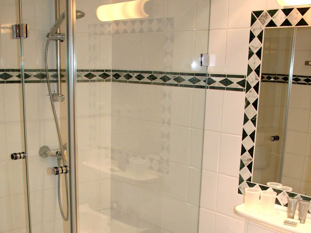 modernes Duschbad